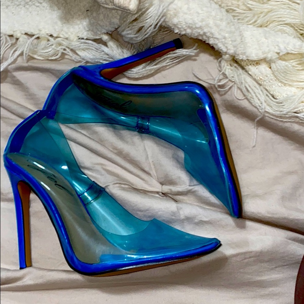 Clear blue heels 💙